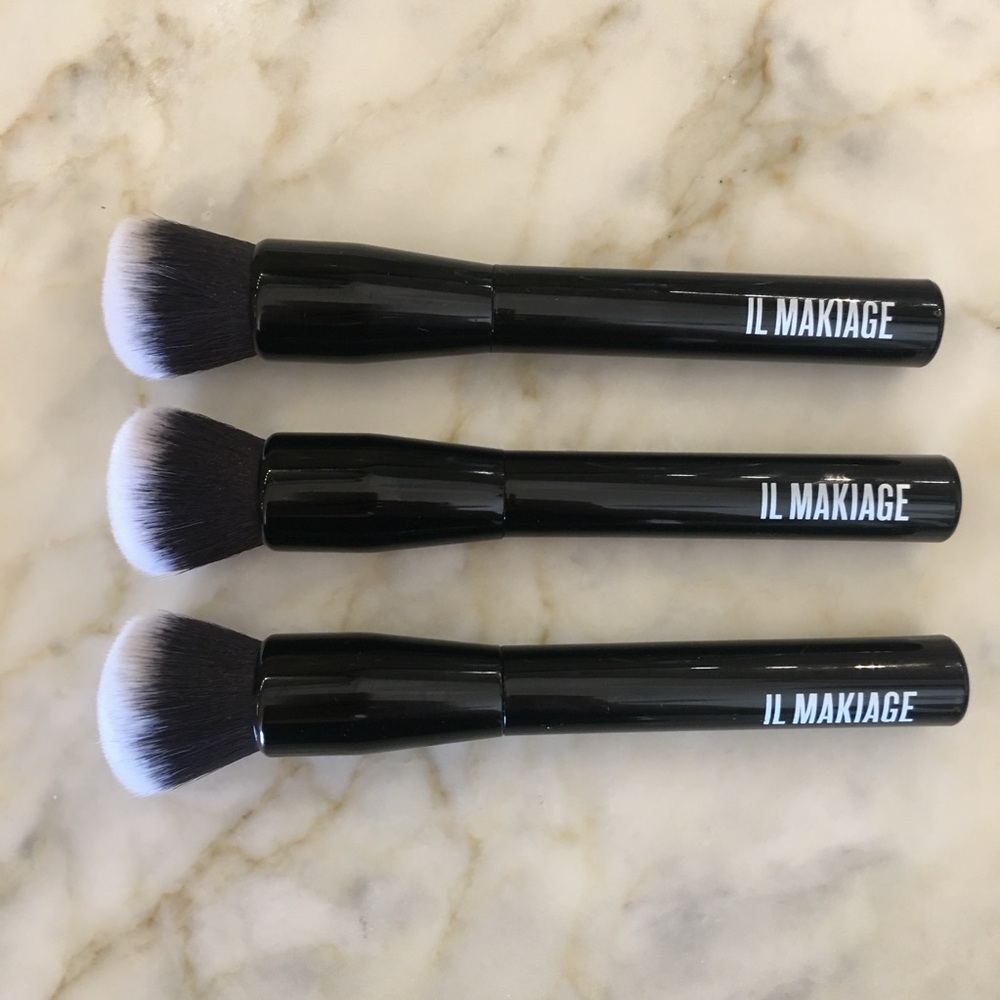3 X IL MAKIAGE BRUSH #100
